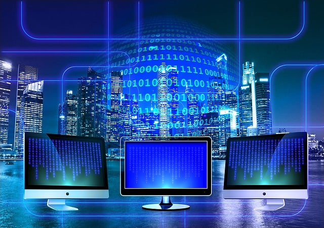 Van ponskaarten tot cloud computing: een reis door de evolutie van computers, hardware, software en dataopslag